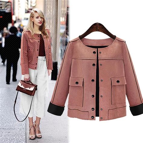 Stylish short jacket with pockets 